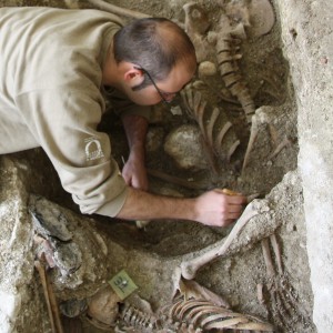 Trabajos de exhumacion de fosas